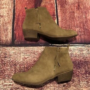 ⚜️Adorable Tasseled Ankle Booties⚜️